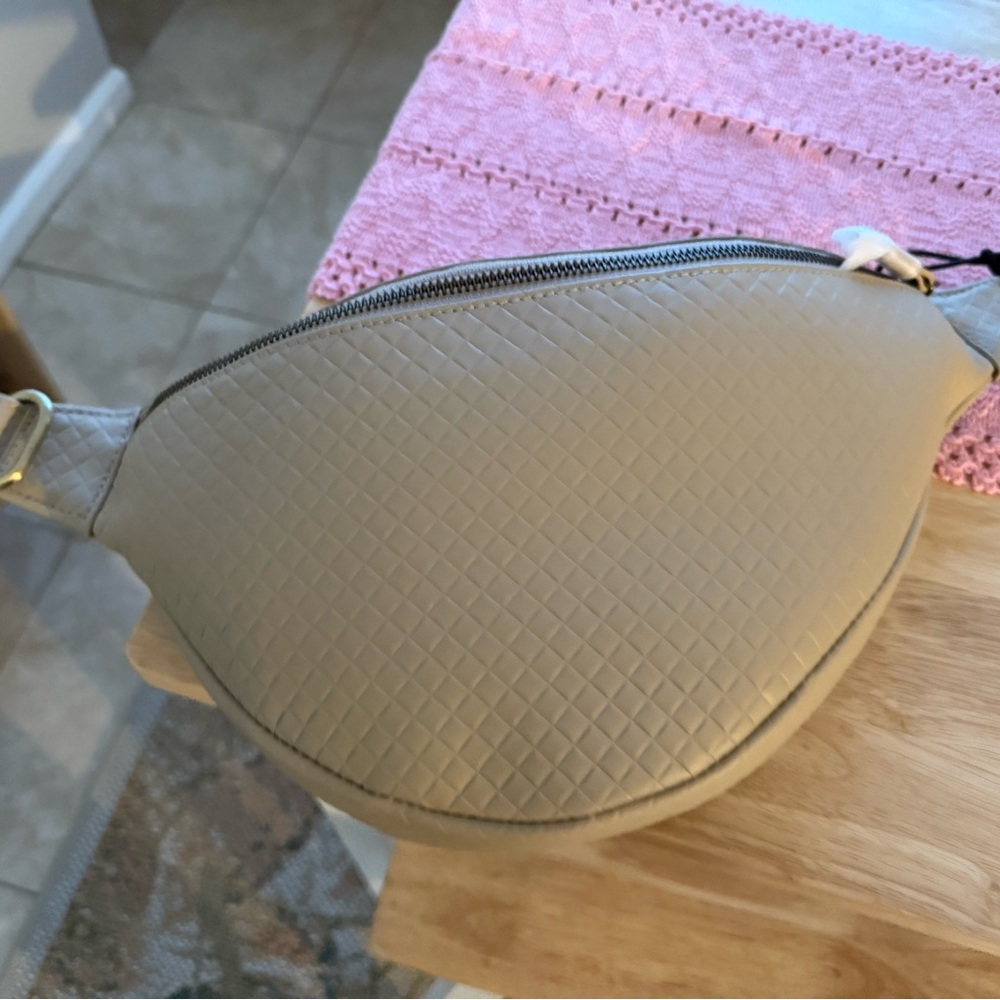 Andar brand new with tags Tatum in woven crema